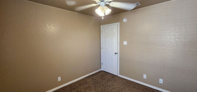 Building Photo - 3 Bedroom / 2 Bath Duplex – Clear Creek Area – Killeen, TX