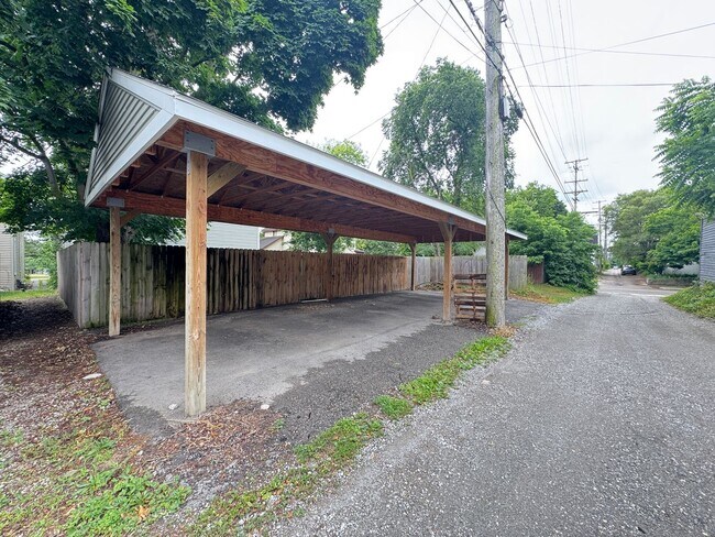 Building Photo - 707 Livingston Ave NE