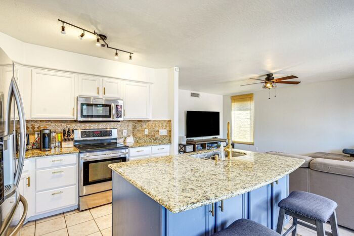 Building Photo - 915 E Montoya Ln