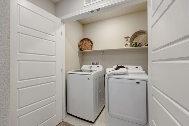Building Photo - FULLY FURNISHED, 3 Bedroom, New Build MODEL HOME In Cadence, Henderson!