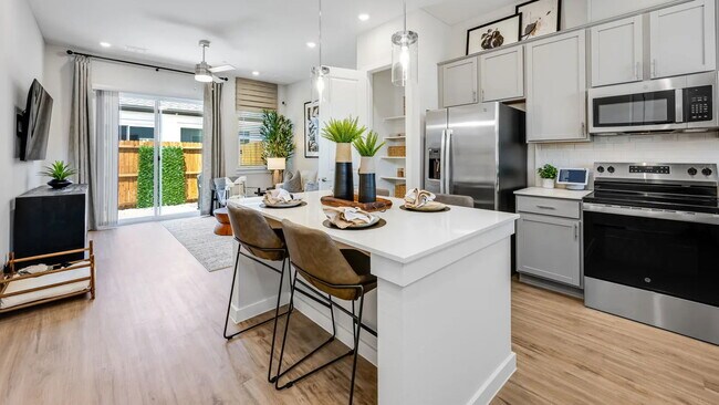 Building Photo - 1001 W Melissa Rd