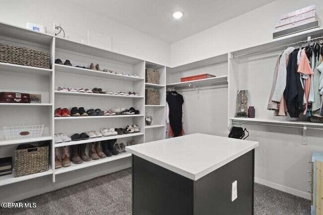 Building Photo - 905 Cottage Pl