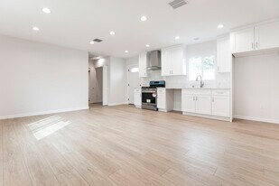 Building Photo - 13118 Branford St