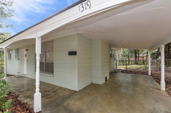 Primary Photo - 3-Bedroom Home Near Memorial Hospital