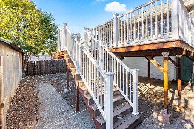 Building Photo - Downtown Napa 2 bdrm 1.5 Bath Home Availab...