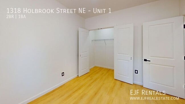 Building Photo - 1318 Holbrook St NE