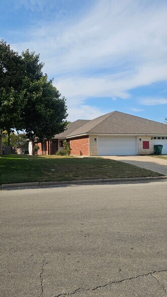 Front showing garage - 203 Bluebonnet St