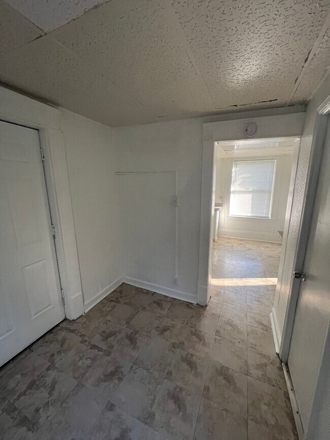 Building Photo - 229 S 8th St