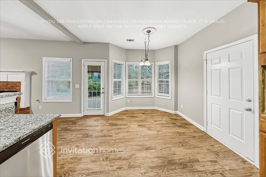 Building Photo - 8920 Watersedge Ct