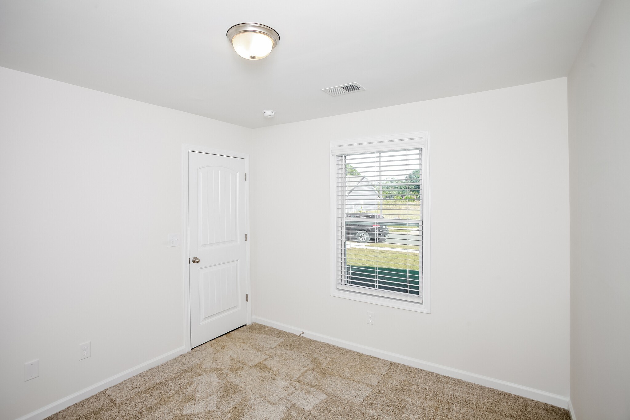 Building Photo - 465 Conifer St