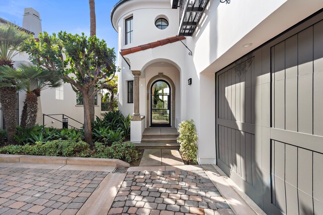 Building Photo - 84 Sidney Bay Dr