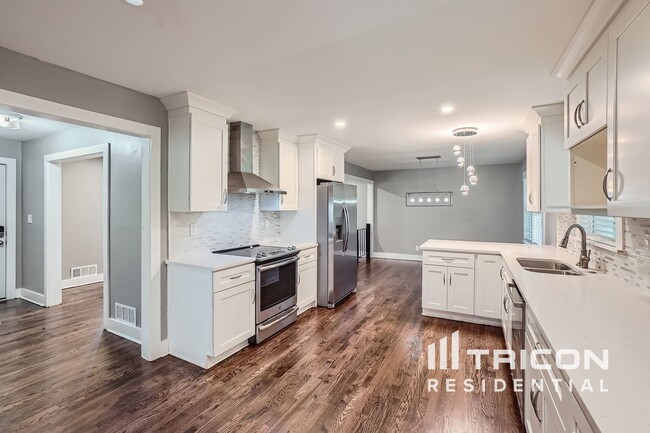 Building Photo - 2241 Wallingford Dr