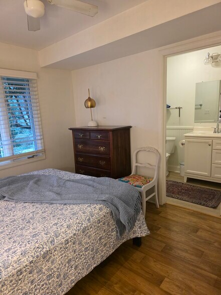 Building Photo - 161 Melrose Ave