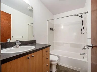 Building Photo - 769 N High St