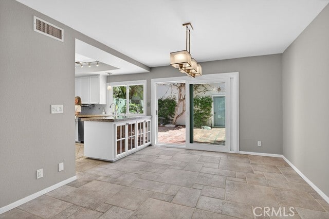 Building Photo - 401 Vista Roma