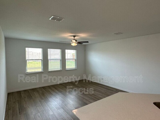 Building Photo - 239 Jenkinson Dr