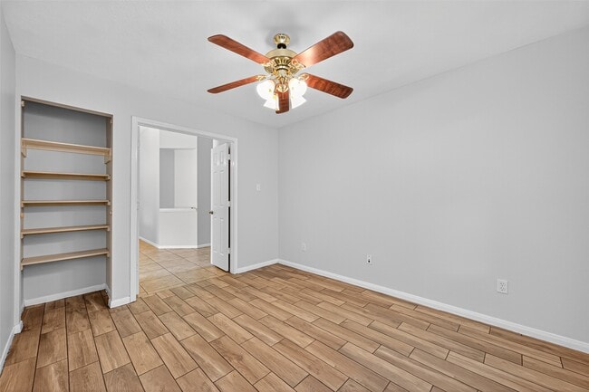 Building Photo - 16414 Sylvan Dale Dr