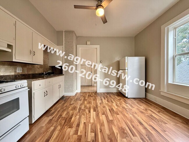 Building Photo - 310 W Dewald St