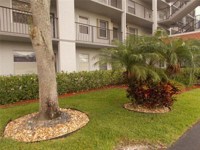 Building Photo - 1400 SW 124th Terrace