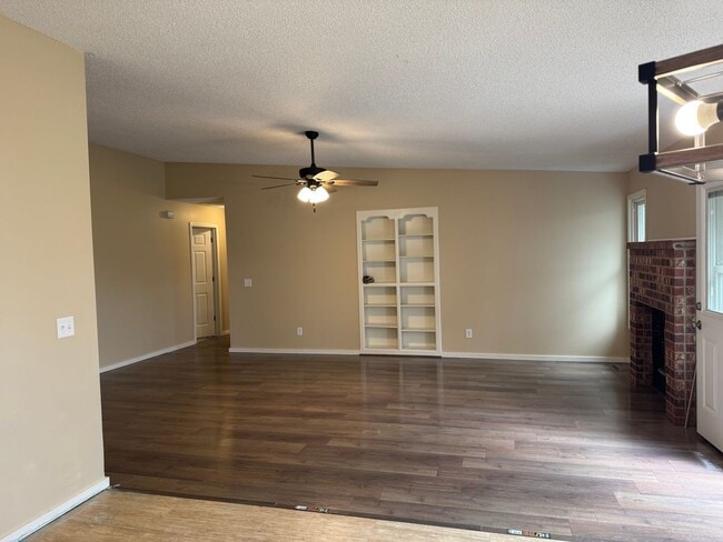 Building Photo - Lots of updates!  Southside 3 bedroom house