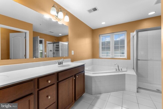 Building Photo - 15305 Kettlebaston Ln