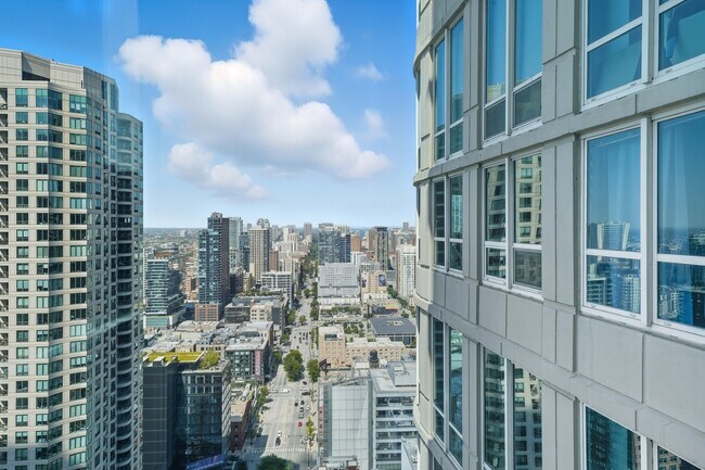 Building Photo - 345 N La Salle Dr