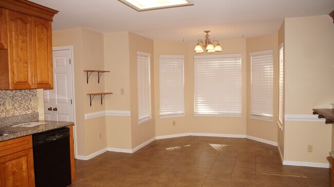 Building Photo - 1221 Clearwater Ln