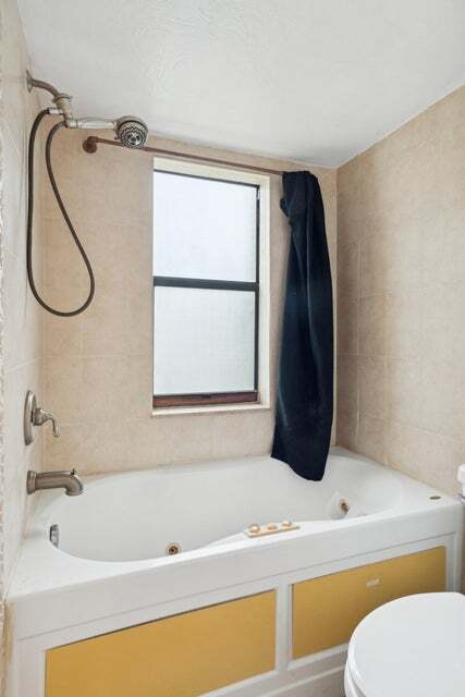 Building Photo - 9930 Pineapple Tree Dr