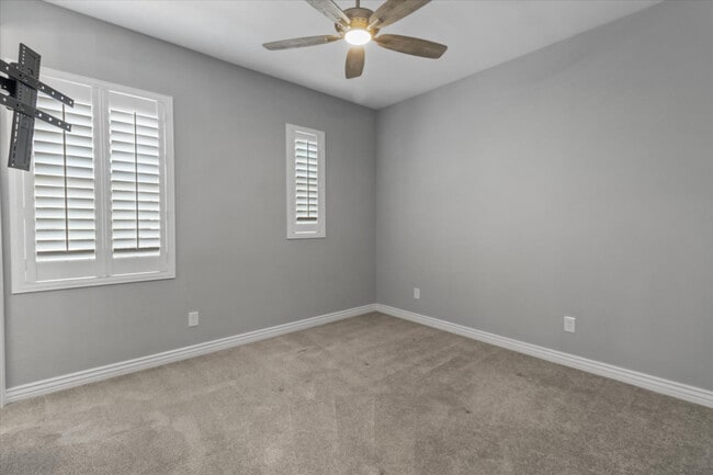 Building Photo - 1063 N 70th Way