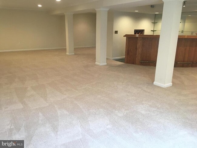 Building Photo - 5430 Ashleigh Rd