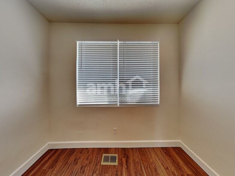 Building Photo - 1273 N Rickshaw Ln