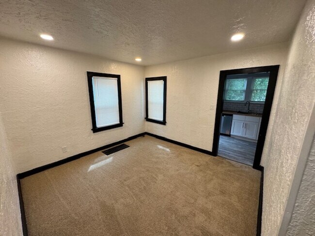 Building Photo - Trail St 223-225 W