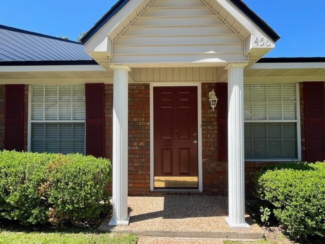 Building Photo - 456 High Point Ln
