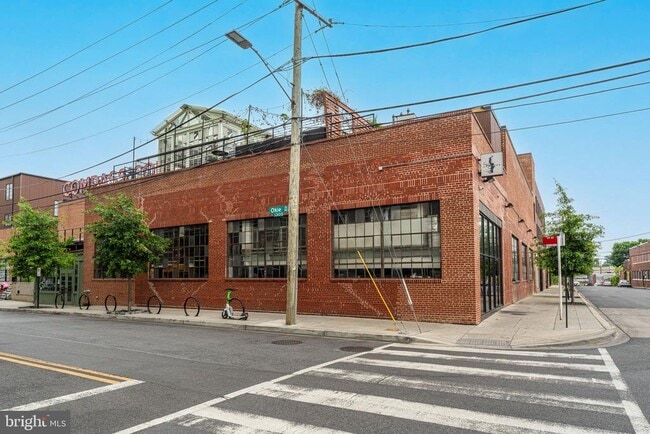 Building Photo - 602 14th Pl NE