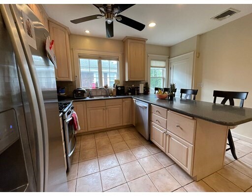 Building Photo - 86 Howard St