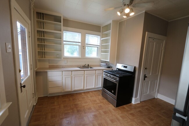 Building Photo - 1321 N 7th St