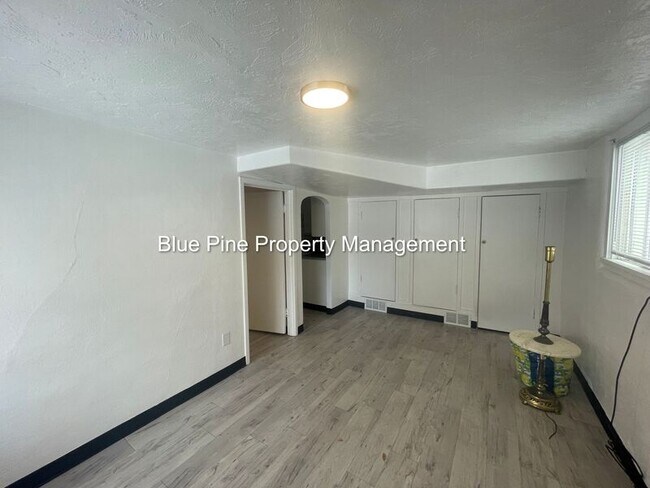 Building Photo - 110 1/2 4th Street