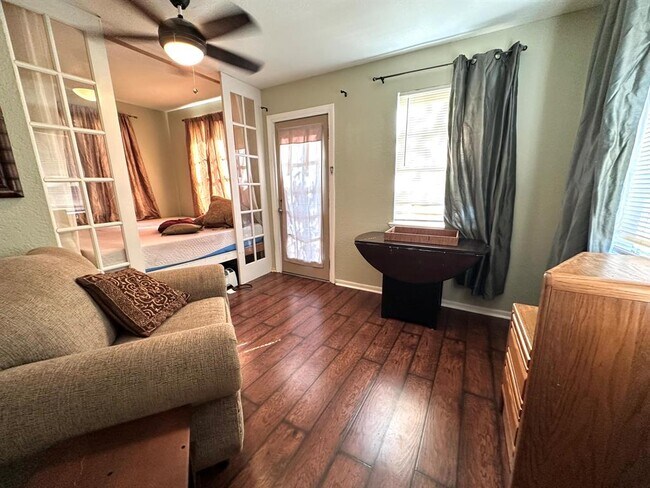 Building Photo - 103 Yucca