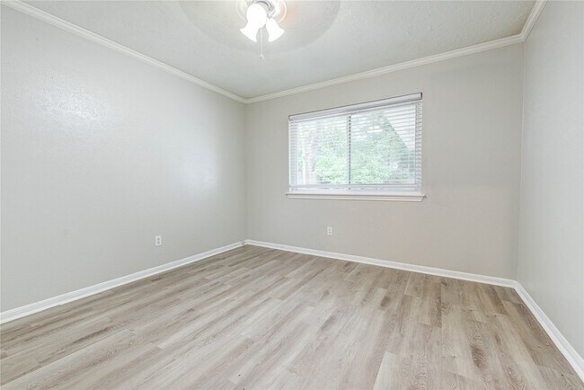 Building Photo - 2126 Fir Springs Dr