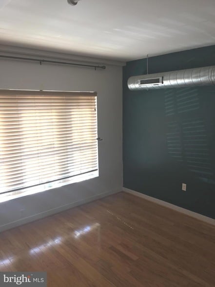 Building Photo - 242 Centre St