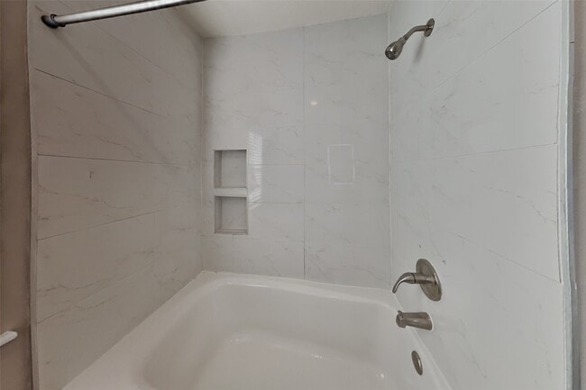 Building Photo - 7611 Round Grove Ln