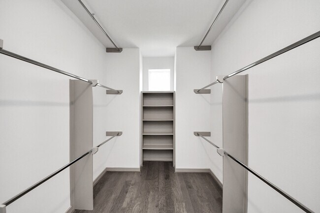 Building Photo - 2302 Johnson St