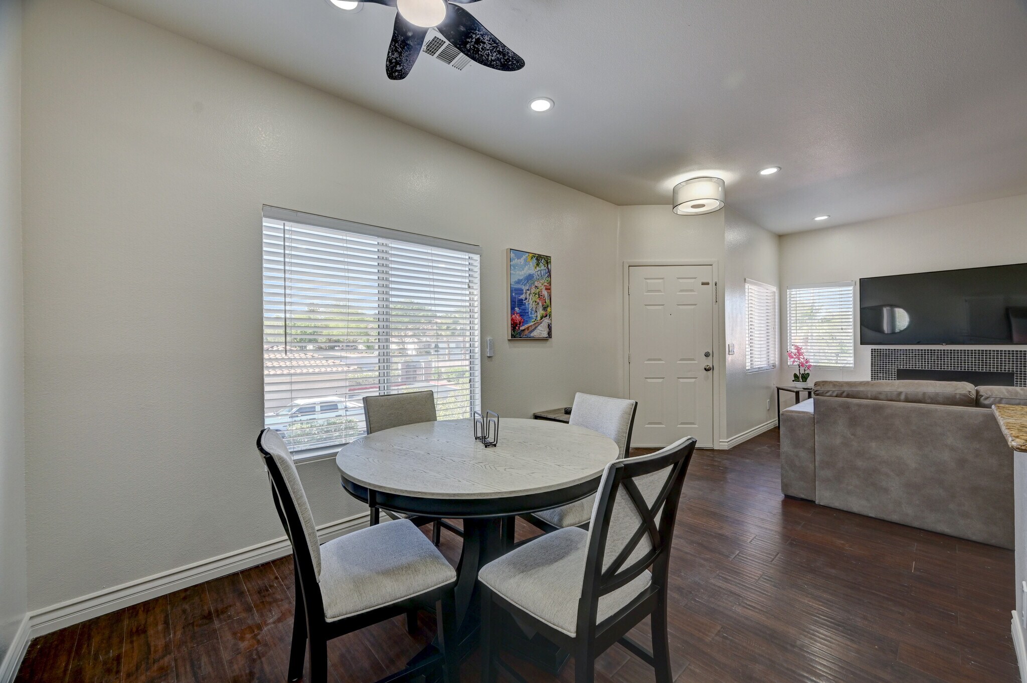 Building Photo - 251 S Green Valley Pky