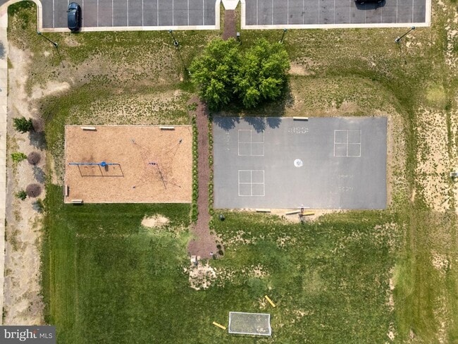 Building Photo - 214 Almond Dr