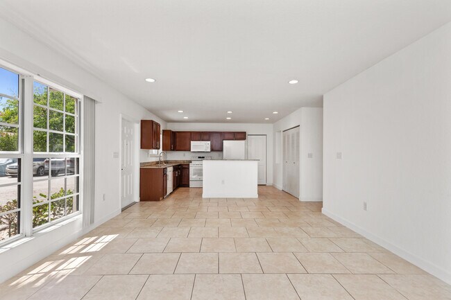 Building Photo - 3525 NW 114th Ln