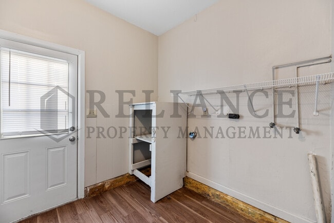 Building Photo - 1414 E 31st St S