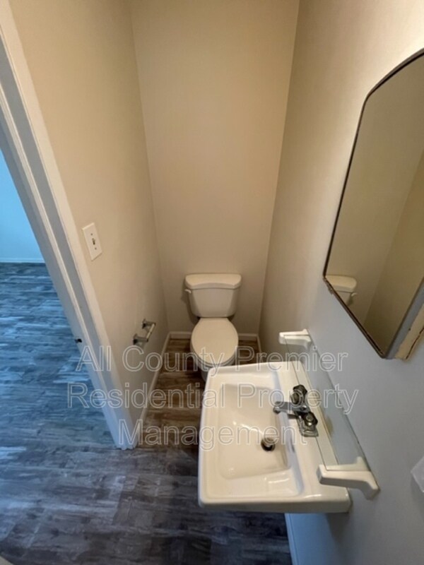 Building Photo - 22 Dorset Dr