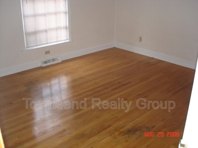 Building Photo - 5720 Londonderry Rd