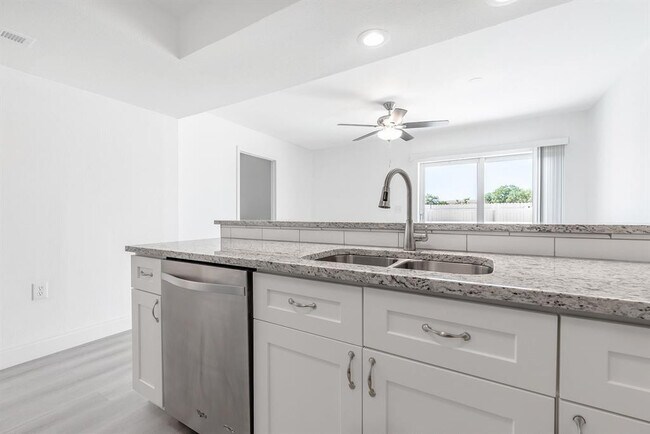 Building Photo - 7500 NW 75th St