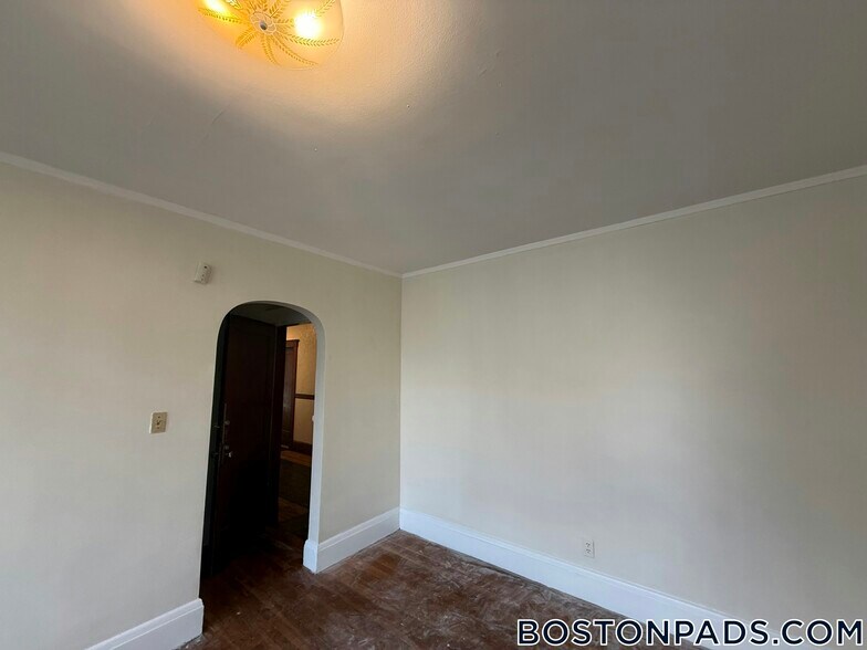 Building Photo - 349 Pleasant St